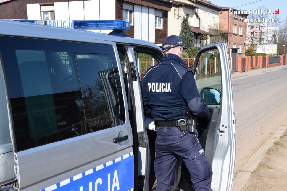 Zaatakowali policjantow